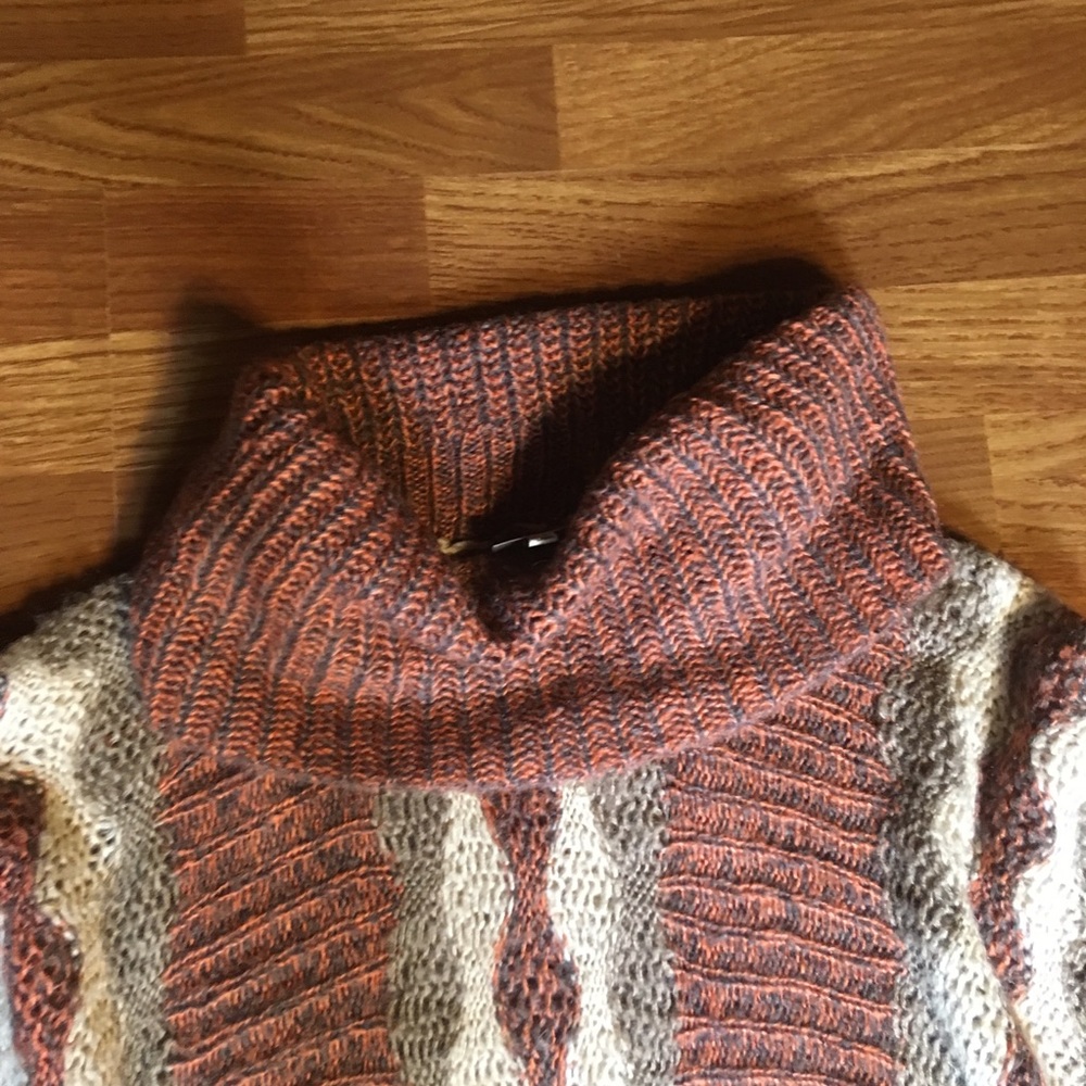 Poncho - Picture 3 of 4